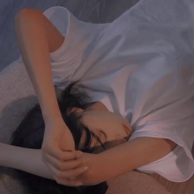 比较伤感女生头像微信，比较伤感女生头像（伤感头像女生2021最新的）