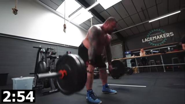 135磅等于多少斤，135磅等于多少斤公斤（“卧推野兽”未能打破埃迪.霍尔创造的Crossfit世界纪录）