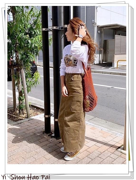 牛仔半身裙搭配什么上衣好看，牛仔半身裙搭配什么上衣好看春季（牛仔半身裙的春季搭配28例）