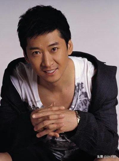 老还珠格格24年后演员今昔对比，24年后周杰被逼成了农民