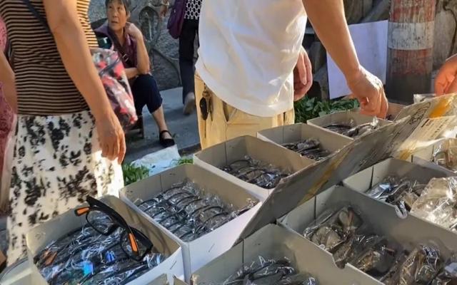 一般配老花镜多少钱，老花镜配一个多少钱（2000元就能干的小生意）