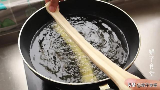 炸油条面怎么和面，家庭油条和面方法技巧（早上十几分钟就能出锅）