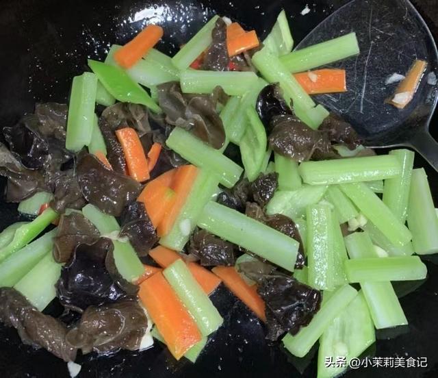 50岁女人保养饮食，50岁女人保养吃什么（多吃6种碱性食物）