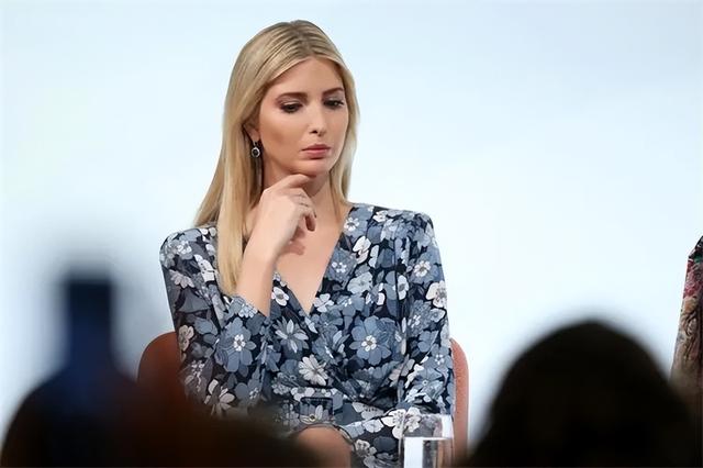 特朗普第一任妻子伊万卡简历，人前美丽端庄的伊万卡