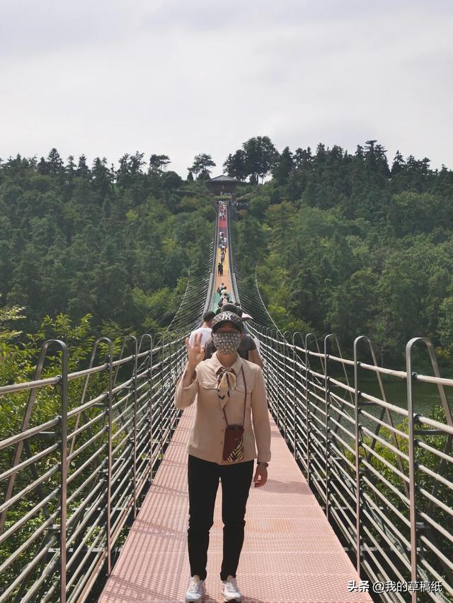 十一假期出游可畅玩银杏湖乐园，湖光山色风景迷人