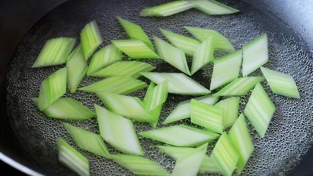 适合秋天的饮食，适合秋天的饮食菜谱（建议多吃这“6白”）