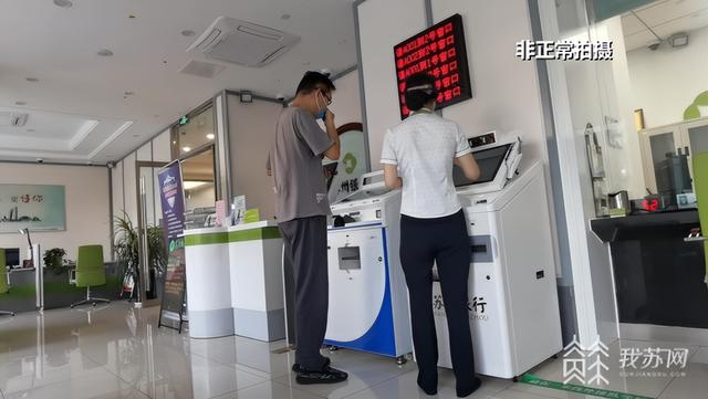 银行卡激活必须到银行吗，银行卡激活必须要到指定的银行吗（不绑微信用不了手机银行……记者探访开卡服务）