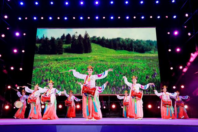 长鼓舞是哪个民族的舞蹈，长鼓舞是中国少数民族的传统舞蹈（文艺演出亮相精彩夜吉林）