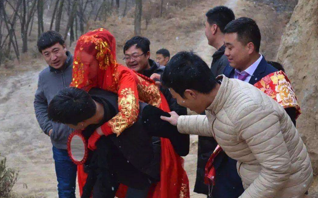 正月结婚好不好，2022正月初四办喜事好不好（老祖宗：腊月娶人财两旺）