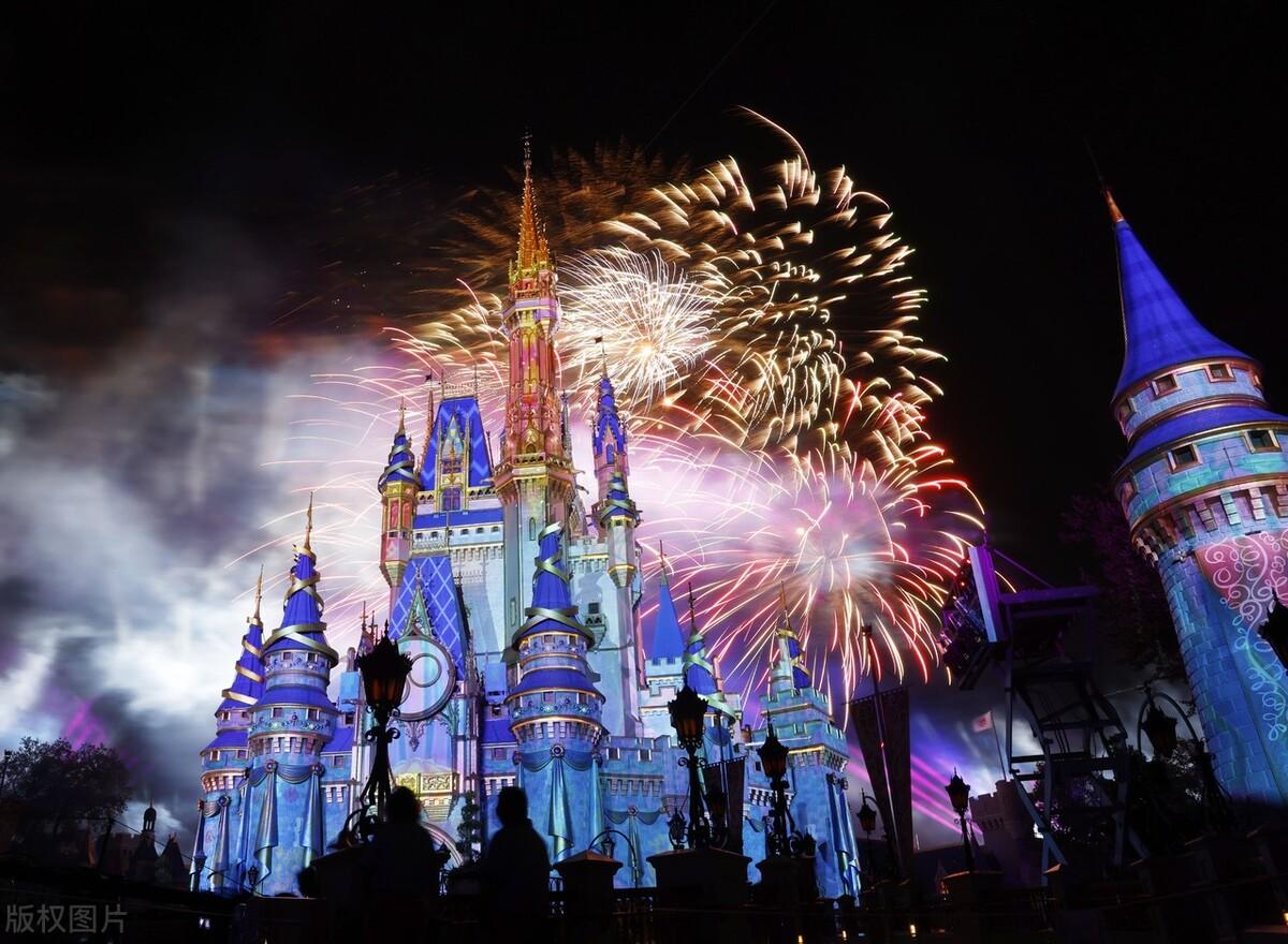 奥兰多迪士尼乐园是世界上最大的迪士尼度假区,总面积111平方公里