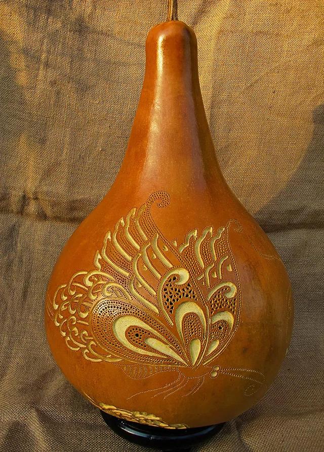 葫芦雕刻图案大全，如何雕刻简单葫芦工艺品（图片分享请欣赏艺术家在葫芦上雕刻的艺术品）