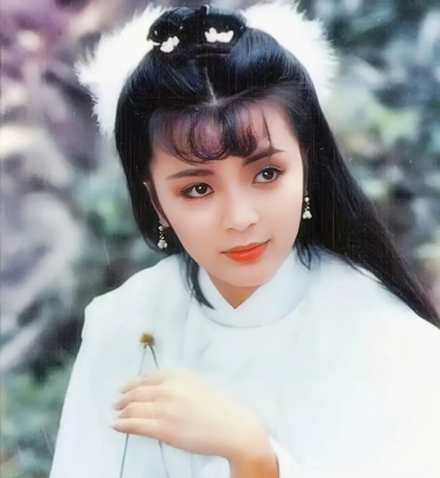 小龙女是谁演的，小龙女都有谁演过（金庸剧4位最美小龙女）