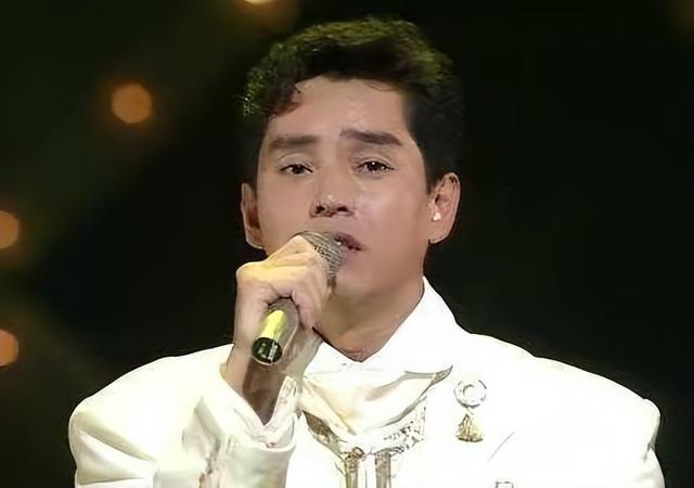 把朱咏婷扶正后，谭咏麟和原配杨洁薇，人生差距一个天一个地