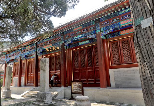 北京香山公园里面都有哪些寺庙，香山公园里面的寺庙（碧云寺金刚宝座塔）