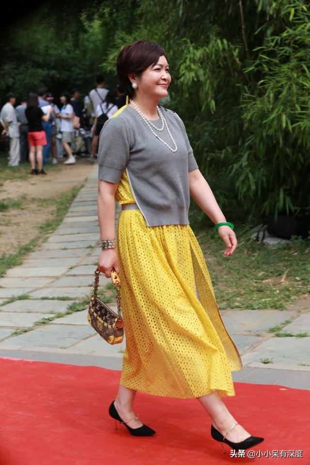 尤三姐扮演者，尤三姐扮演者 新版（但依旧可以看出当年惜春的影子）