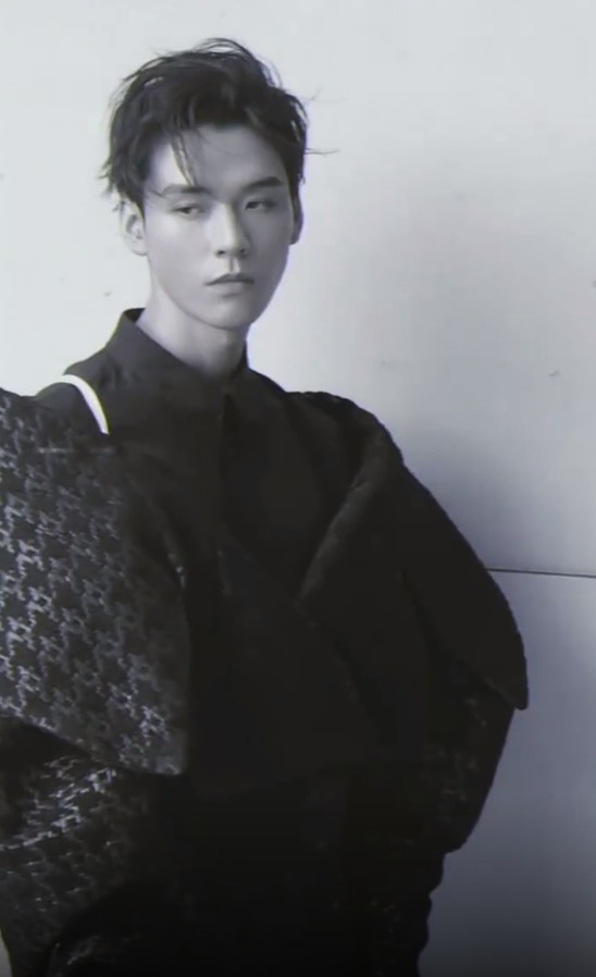 刘昊然，刘昊然周冬雨恋情坐实（龚俊新杂志销量一分钟破4万图片）