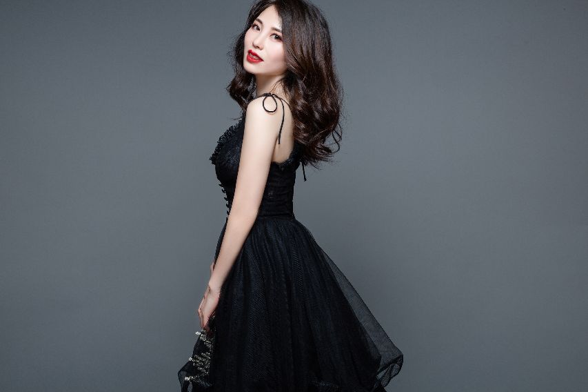 ***伤感的歌,2021伤感情歌排行_华语实力歌手雷雨新歌《***痛苦的人》