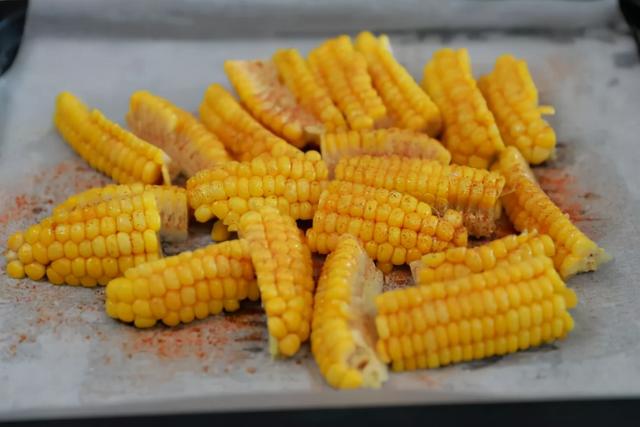 黄油甜玉米步骤，黄油甜玉米步骤图片（春季玉米三吃，你学会了吗）