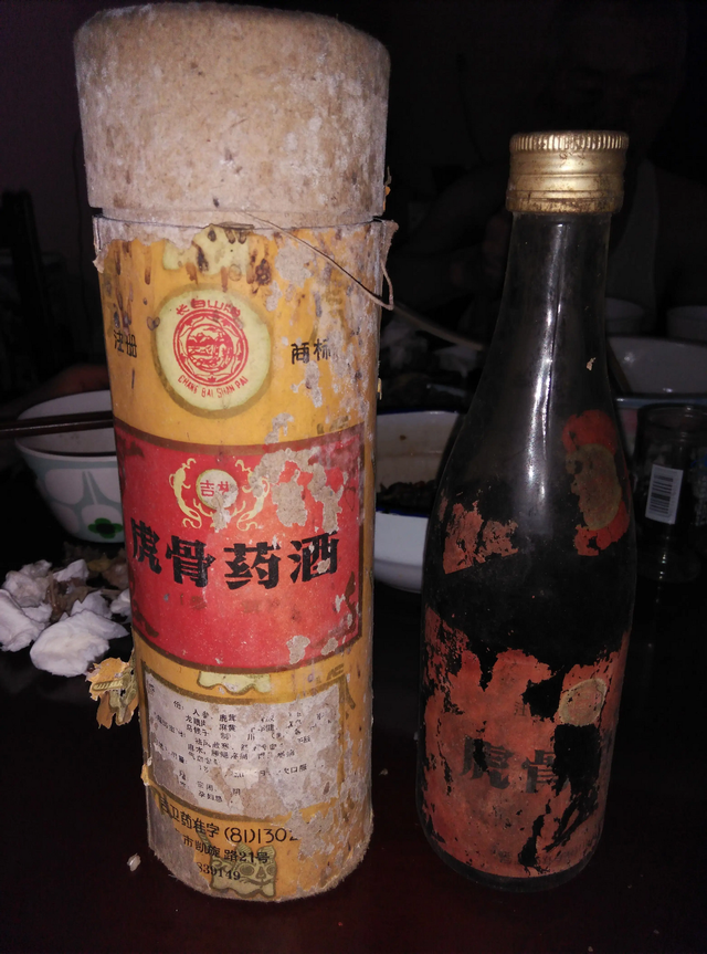 竹叶青酒的功效与作用，山西竹叶青酒的功效与作用（董酒和竹叶青谁更胜一筹）