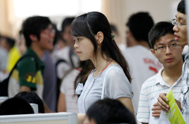 专科学校学费一般多少钱，2020晋中师范高等专科学校学费多少钱一年-收费标准（民办二本和公立大专的区别）
