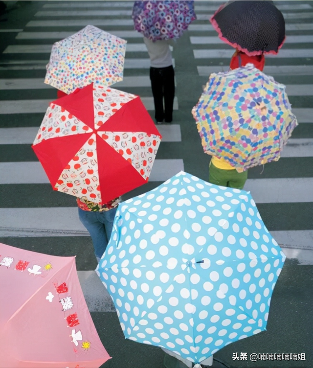 雨伞是谁发明的，雨伞是谁发明的小故事（世界上第一把雨伞是谁发明的）