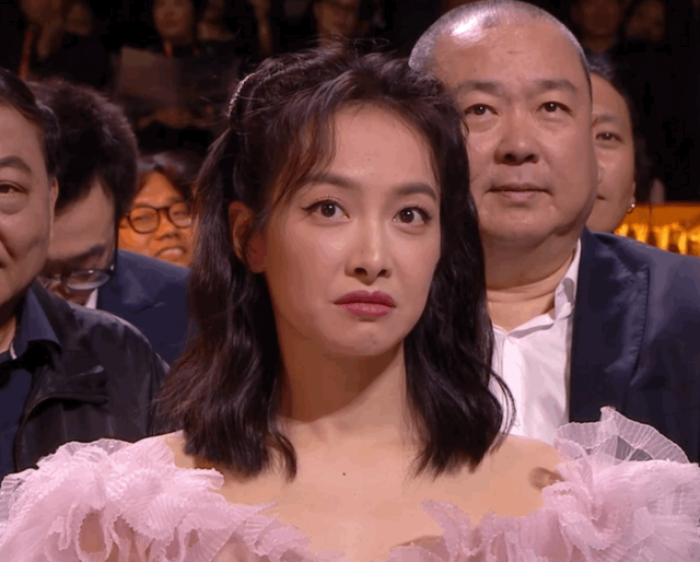 宋茜到底有没有对赵丽颖撇嘴，杨紫含泪、宋茜撇嘴、王一博领奖“六缺五”