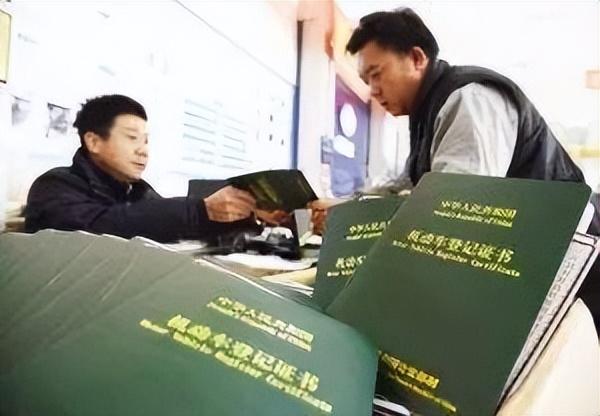 自己名下有车怎么贷款，车辆抵押贷款不押车不看征信（车辆抵押贷的那些事儿）