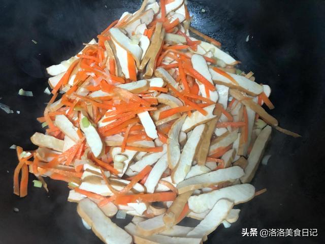 干炒韭菜怎么做，干煸韭菜的做法（大火快炒满屋飘香）
