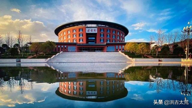 云南大学滇池学院有哪些专业，比较好的王牌重点特色专业（云南22所学校新增57个专业进行招生）