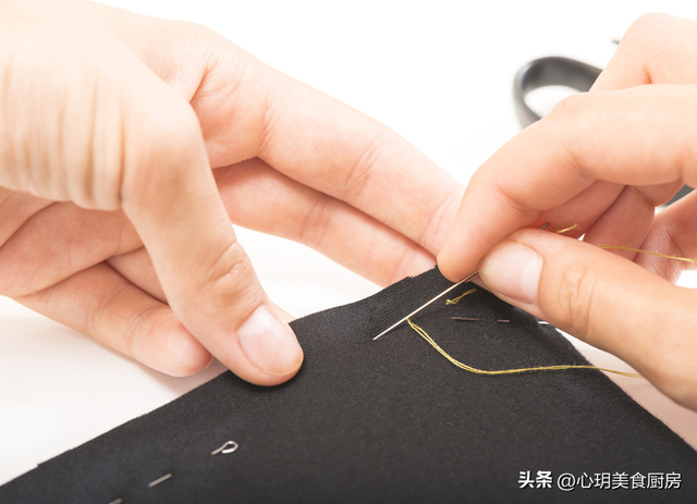 春节 是一年之岁首，传统意义上的年节（牢记传统“不睡、不扫、不缝、不打”）