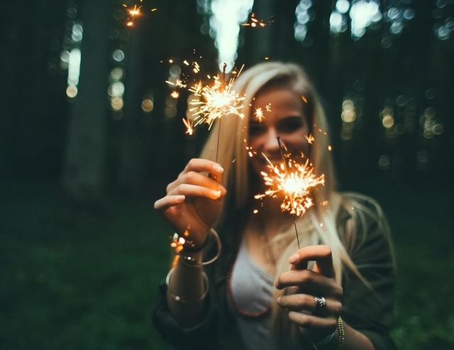 有钱跟没钱的朋友圈说说，有钱有朋友的朋友圈说说（只是你不明白这几句话）