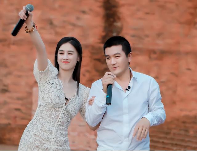 黄圣依老公是谁，回看这对“戏精夫妻”的过往