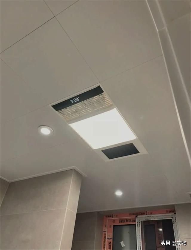 卫生间浴霸买哪种好，浴室内开始装风暖浴霸
