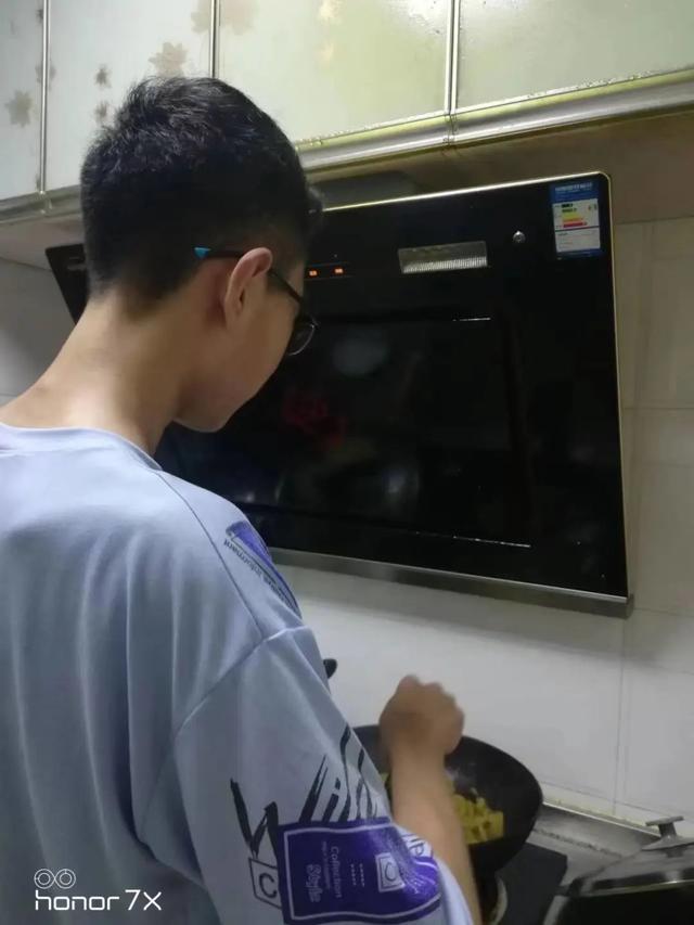 帮父母做家务的感受，帮父母做家务的作文600字中学生作文（青岛42中学生劳动实践学习分享）