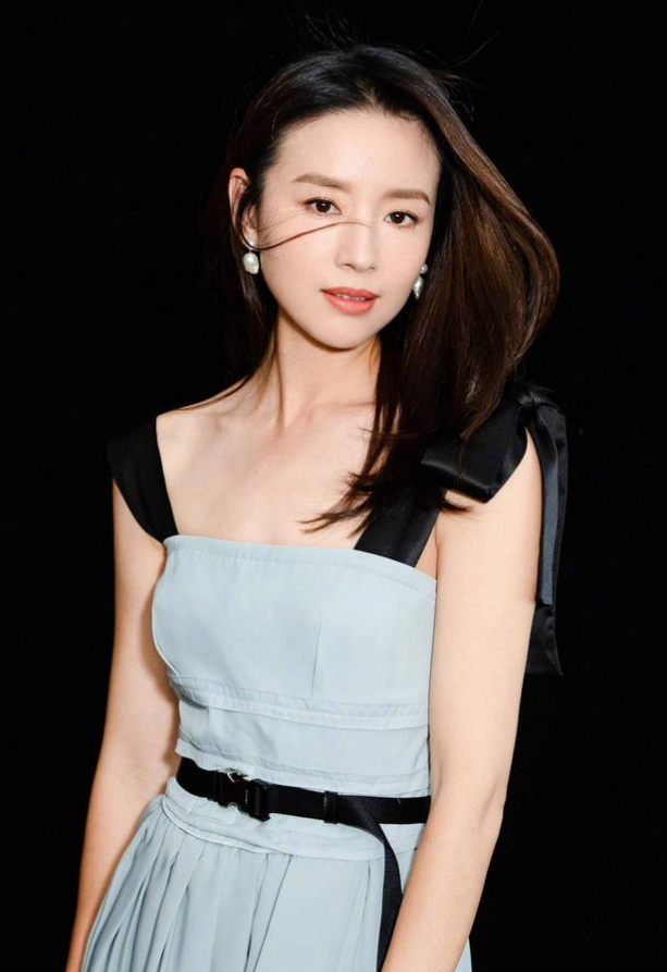 董洁和王大治结婚照，董洁和王大治结婚照片视频（才发现董洁婚内出轨王大治）