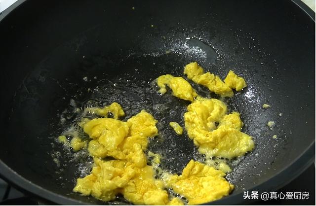 吃什么头发长得更快，多吃什么头发长得快（建议一周吃3次碱性食物）