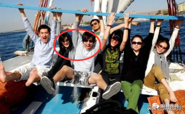 杨幂和胡歌现在关系如何，再回顾下他和薛佳凝、杨幂、江疏影的爱情故事