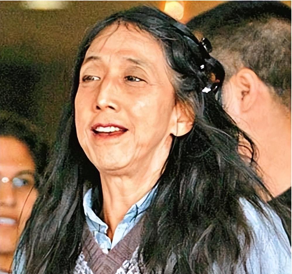 2014年赌王长女何超英去世,曾是父亲掌上明珠,离婚后丧母又丧弟-图2