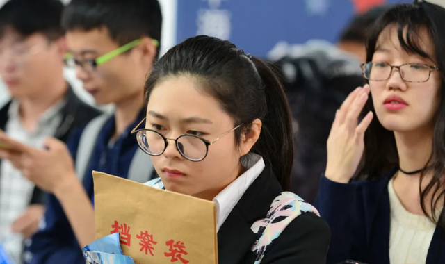 近年来大专比较热门的专业有哪些，近年来大专比较热门的专业有哪些专业（专科就业很好的3个专业）