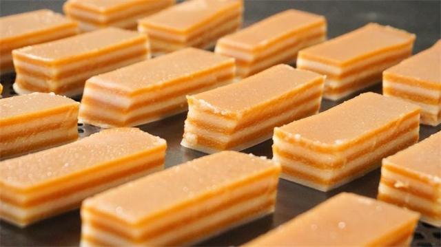 《面粉和糯米粉哪个热量高》，教你千层凉糕的做法（糯米粉跟面粉哪个热量高）