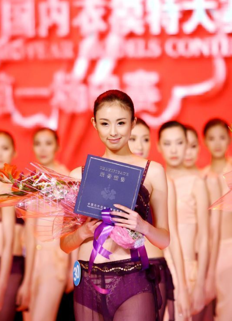 翟凌现在的老公，遭前男友杨迪报复后