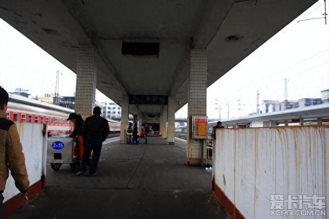 湖南衡阳火车站，一条巷子全是旅馆，只要30元一晚，暗藏玄机