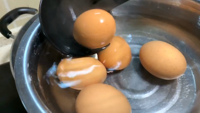 鸡蛋冷水下锅煮几分钟，鸡蛋冷水下锅煮几分钟是溏心蛋（多煮1分钟都不好）