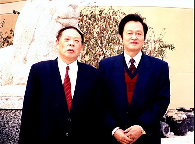 李敏个人资料及简历，李敏简历（提醒道：我有个哥哥还活着）