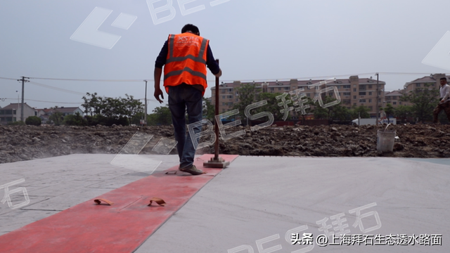 上海清水压模地坪，卡麦石材和黄金麻光洁度哪个好（压印混凝土施工要点及通病防治）