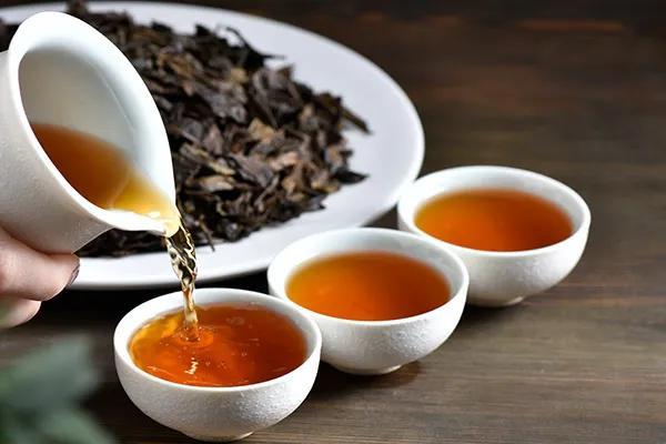 晚上喝茶有什么好处和坏处，红茶对身体有什么好处和坏处（看完这些轻松喝对茶）