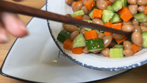 煮花生怎么煮好吃，水煮花生家常做法（加黄瓜丁和胡萝卜）