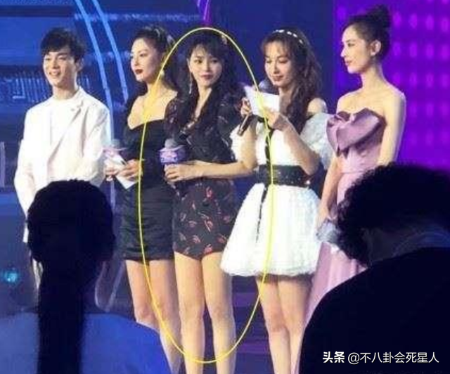 矮个女星谎报身高，穿高跷、垫木板、踩箱子，一拍戏就原形毕露