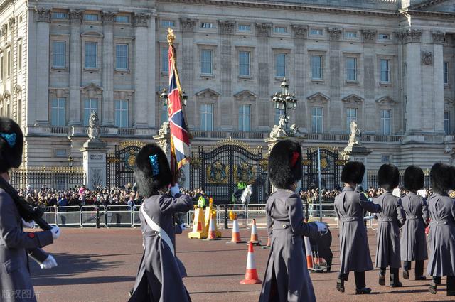 英国皇家卫队有战斗力吗，英国皇家卫队归谁管（带你了解英国的御林军-英国皇家卫队）