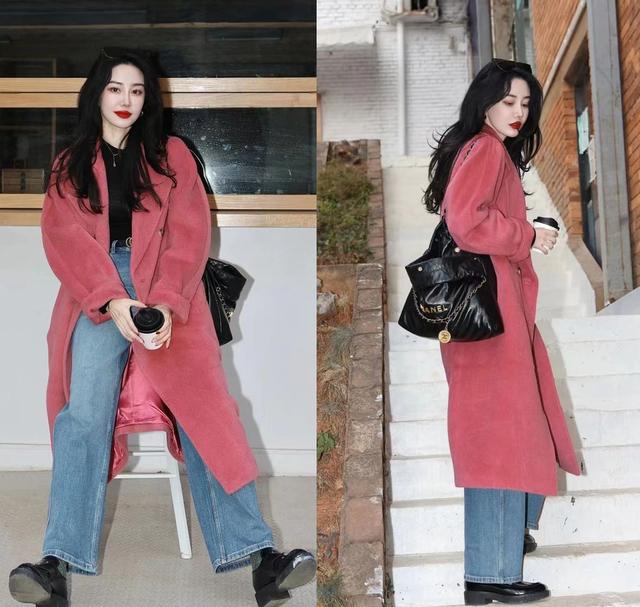 牛仔裤配什么上衣好看，牛仔裤配什么上衣（\